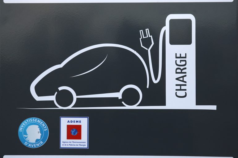 Une borne de recharge électrique au Hourdel, une autre en centre ville