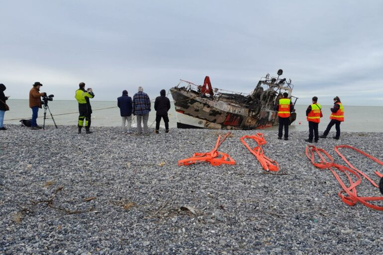 Chalutier échoué – interdiction de circulation