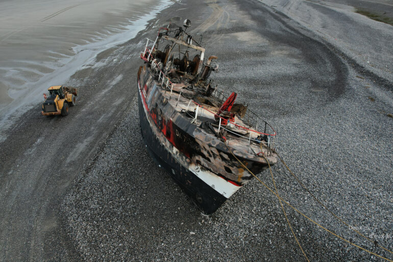 Chalutier échoué : le point sur la situation